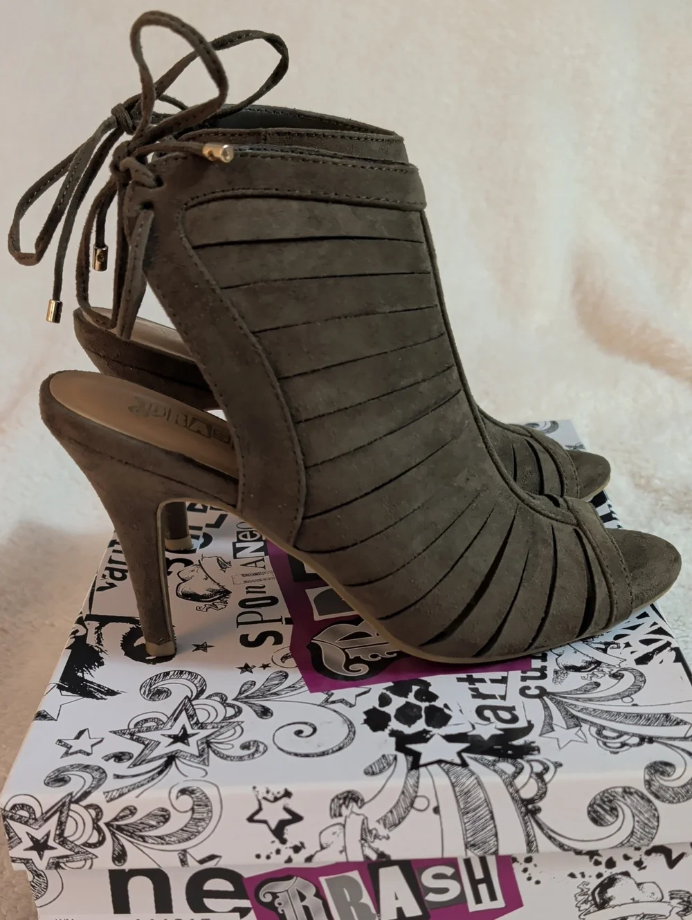 Women's Brash Olive Green Faux Suede Peep Toe Booties Heel Box Tag Size 7